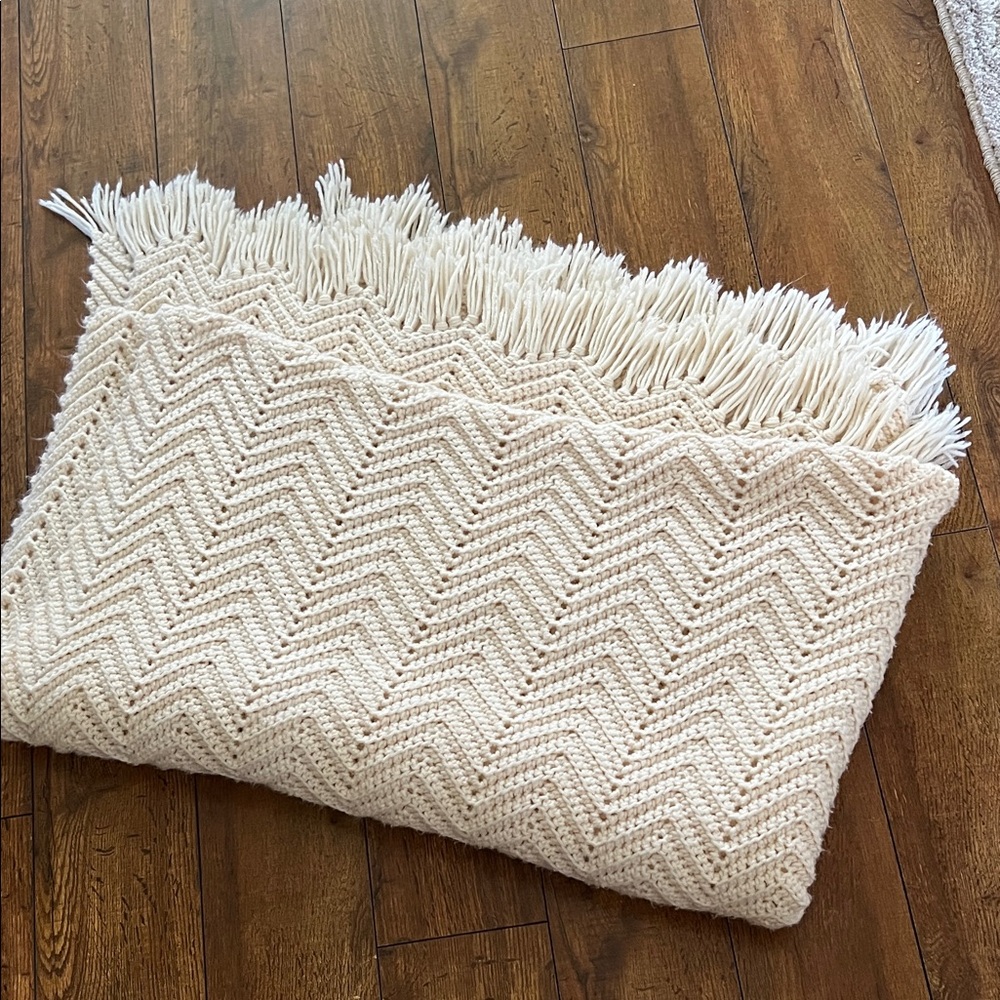 Cream Chevron Knit Throw Blanket